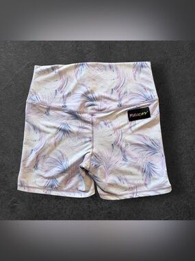 Peachy Womens Medium Feather Print High Rise Biker Shorts Pastel Athletic Yoga
